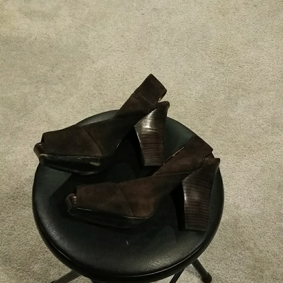 Studio 9 slingbacks. - Picture 2 of 3